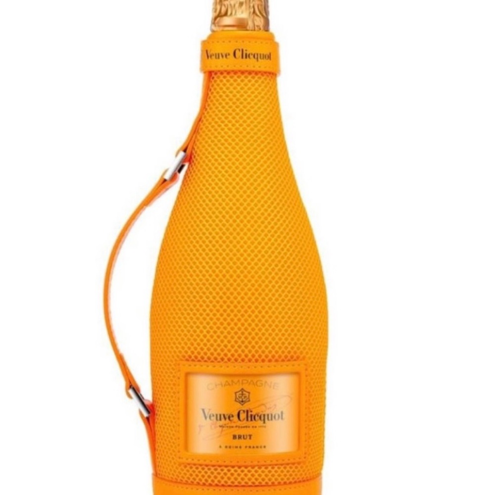 VEUVE CLICQUOT CHAMPAGNE BOTTLE ZIPPERED
INSULATED ICE JACKET NEW - Picture 4 of 4